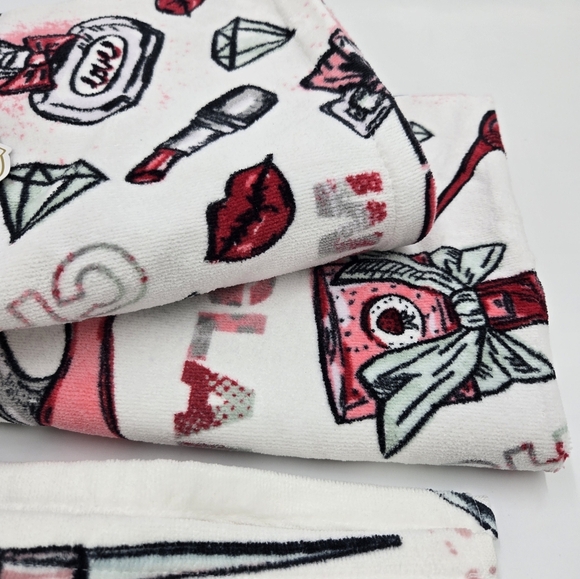 2 100% Cotton Towels & Wash Clothes, Decorative. 48x28 Towels - Picture 6 of 11